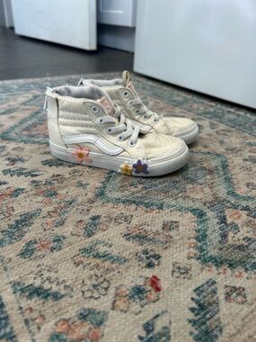 Vans Kids Cream High-Top Sneakers with Pastel Flower Charms
